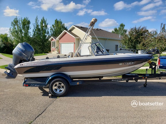 Rent a Ranger Boats (AR) fish and ski in Bismarck, ND near me