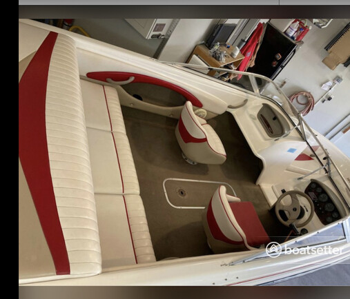 Rent a Chaparral Boats ski and wakeboard in Lincoln, NE near me
