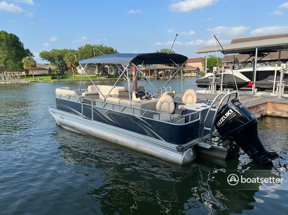 Rent a Quest pontoon in Willis, TX near me